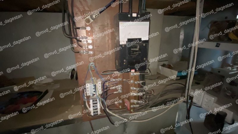 Полицейскими в Кизилюртовском районе изъяты незаконно подключенные аппараты для выработки криптовалюты