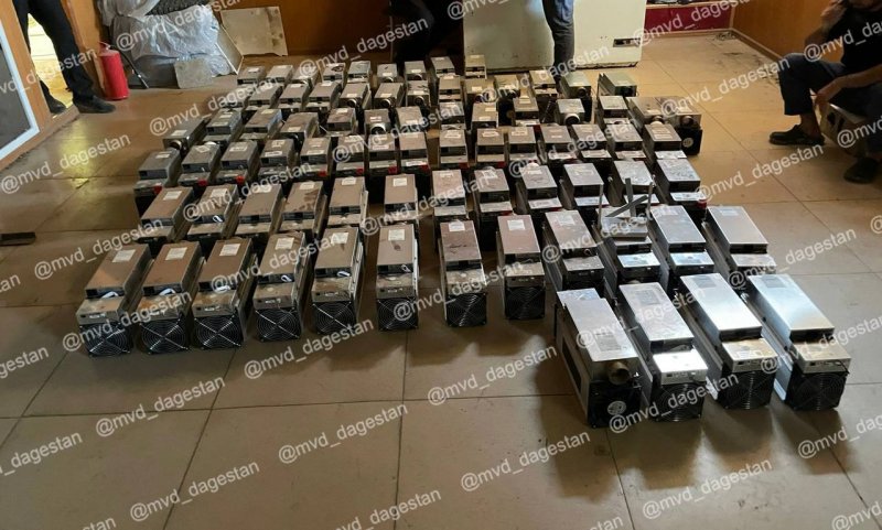 Полицейскими в Кизилюртовском районе изъяты незаконно подключенные аппараты для выработки криптовалюты